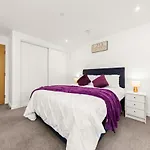 62 Percent Off- Long Stays - City Centre - Perfect For Relocations, Business, Families And Leisure! Book Today At Premium Executive Serviced Apartments- 2 Bed Apt - Arden Gate, Free Wi-Fi
